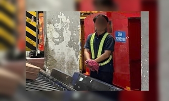 Bắt nhân viên sân bay trộm 50 triệu đồng trong hành lý ký gửi